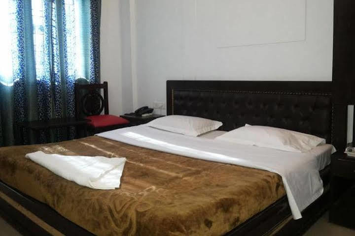 Oyo 26602 Hotel Shubham Dehradun Esterno foto